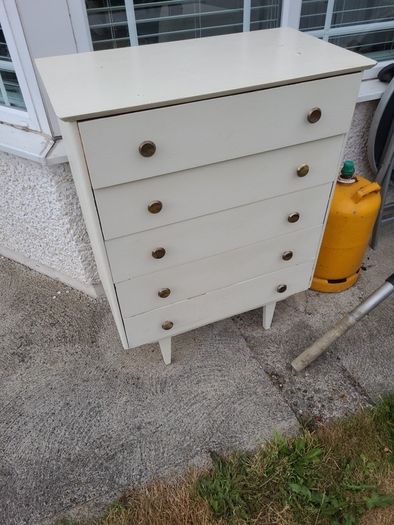 Chest of drawers
