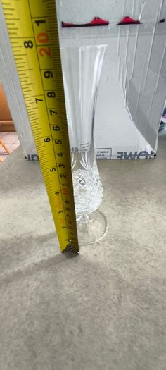 4 DIFFERENT ITMES- 1- Waterford Vintage Glandore Footed Candy Dish/ Compote 38.00 euro. 2- Set of 2 tipperary Vintage crystal Glass Coasters 18.00 euro. 3- Dublin Crystal bud vase 12.00 euro. 4- Nambe Lead Crystal Kissing Candle Sticks New 7 Inches Tall 1
