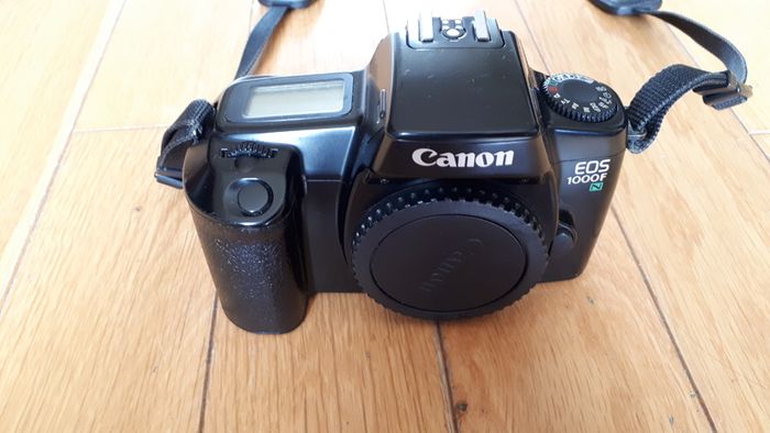 Canon EOS 35mm film camera for sale 700 1000F 5000