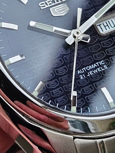 Watch Seiko 5 Automatic.