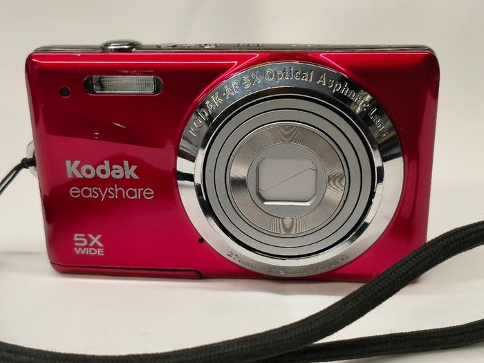 Kodak Easyshare M23 Digital Camera 14 Megapixels 5X Wide / Red