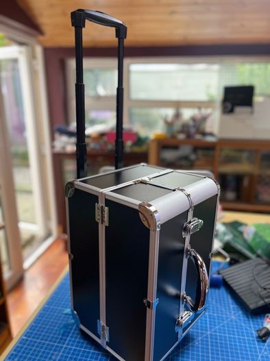 Lockable rolling Sewing Case