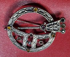 Vintage Cara-Irish Large Celtic Rhinestone Brooch