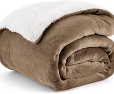 Sherpa Fleece Throw Blanket - Thick and Warm, Fluffy Microfiber Solid & Soft Blankets for Bed and Couch Double/Twin Size, Camel, 150x200cm