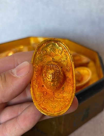 Vintage Chinese Octagonal Lacquered Box with Gilt-Bronze Sycee Ingots And Zodiac Coin