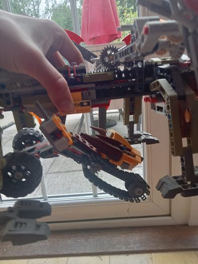 Lego Legends of Chima King Crominus rescue.