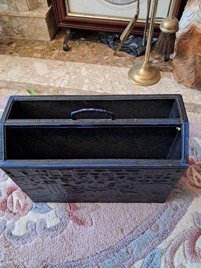 Magazine holder