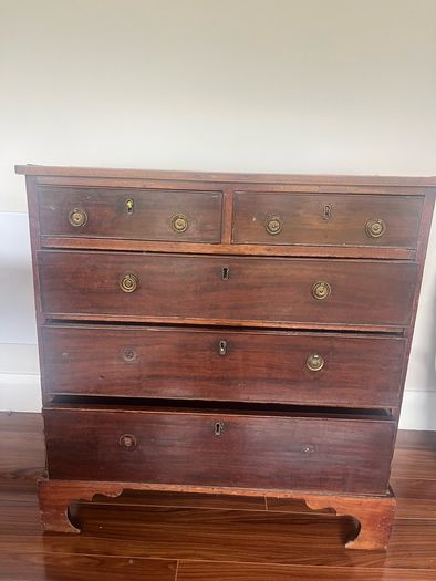 Mahogany chest of drawers