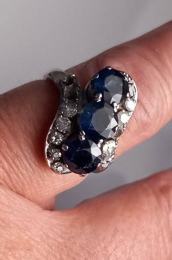 18ct White Gold Antique Sapphires & Diamonds Ring
