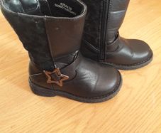 Girls black boots size 7