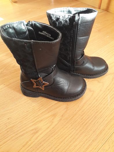 Girls black boots size 7