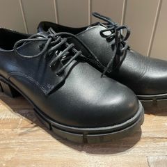Clarks women black leather shoes chunky sole Teala Lace up size 5.5E New