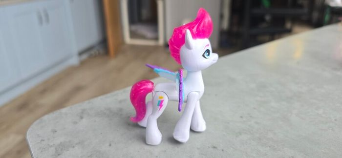 8 x Bundle, all different, Lot of New Generation Moulded 3 inch Figure Sparkle Glitter Hasbro Crystal Adventure MLP G5 My Little Pony