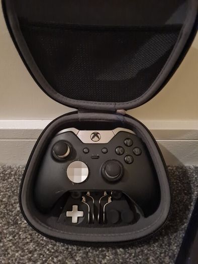 Xbox One 500GB Bundle - Elite Series 2 Controller