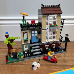 LEGO 31065 Park Street Townhouse 100% Complete w/ Instructions & Figs