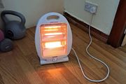 New. 800w 2 setting electric heater
