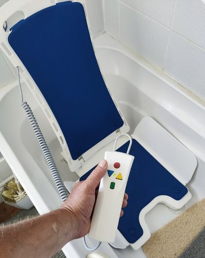bathtub  lift up and down seat