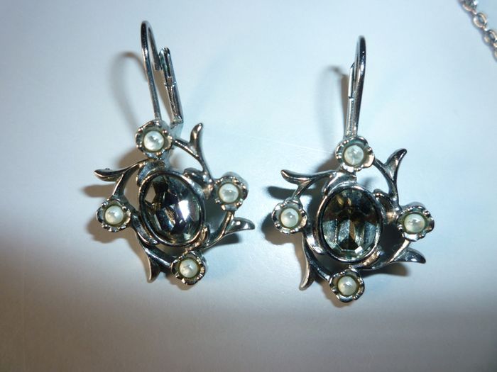 Necklace Pendant Earring Set.  Vintage chain & ear rings