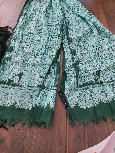Lot of 8 scarves