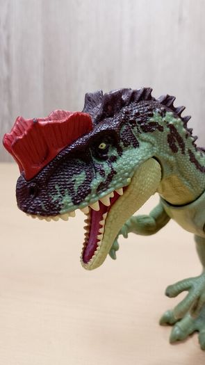 Jurassic World: Dominion Yangchuanosaurus dinosaur figure