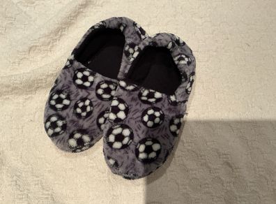 Football slippers size 1/2