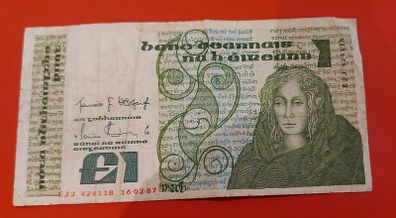 Irish 1987 "Queen Meibh" one pound in Fine  condition