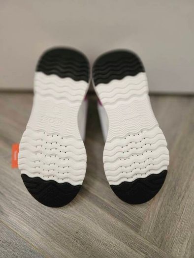 Girls trainers