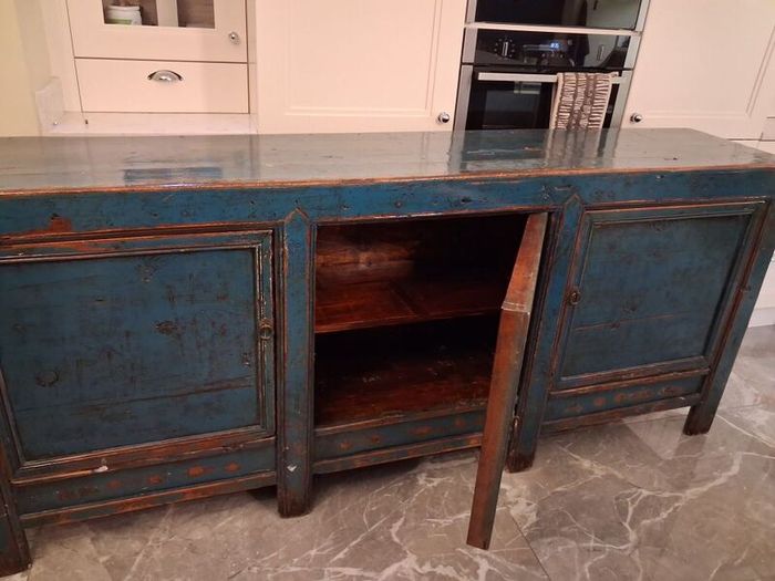 Stunning Chinese lacquer wooden cabinet