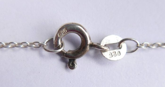 Vintage 925 Sterling Silver Celtic Knot Pendant and Necklace length 16" - 3g