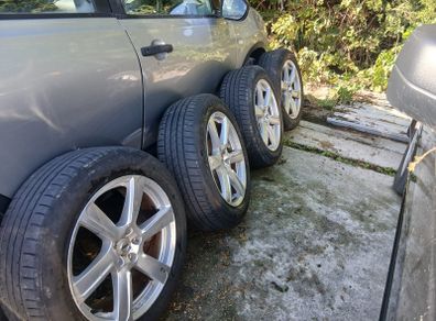 Volvo Alloys with very good tyres 235 55 "19"