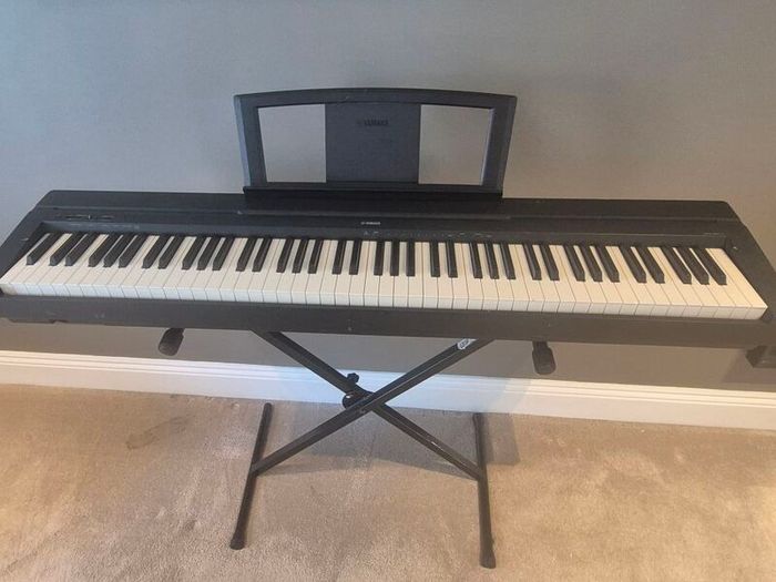 Yamaha P-35 Weighted Keyboard and Stand
