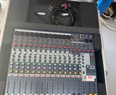 soundcraft mixer desk 12ch with FX