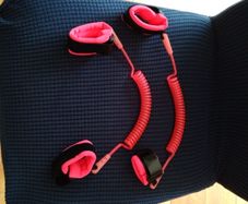 Child safety wrist link reins