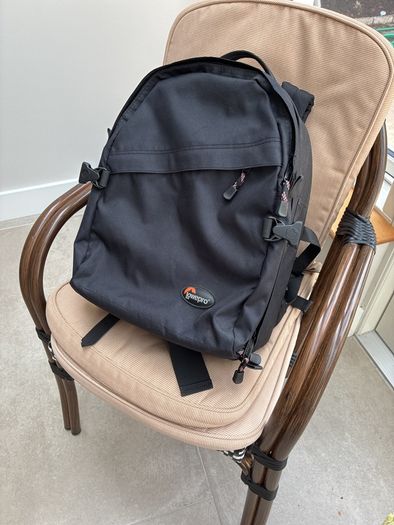 Nikon D300, barely used. Bag and accessories: Li-ion Battery Pack; Charger; 4 GB cards x2; Hahnel Infrapro Remote; Battery Grip; User's Manual; Lowpro Camera Bag.