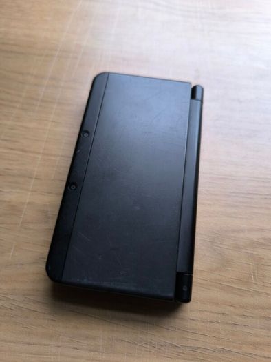 Nintendo New model 3DS with 20 games