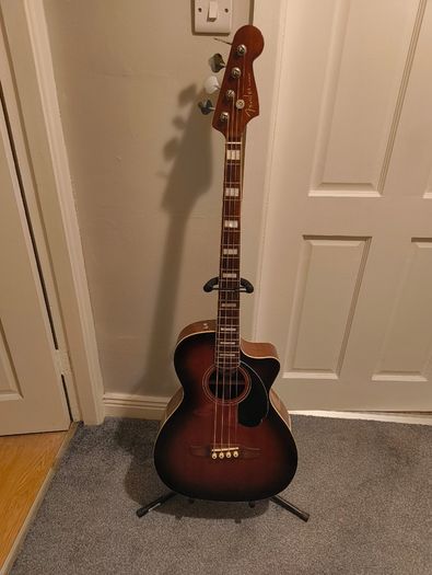 Fender Kingman acoustic bass with pickup