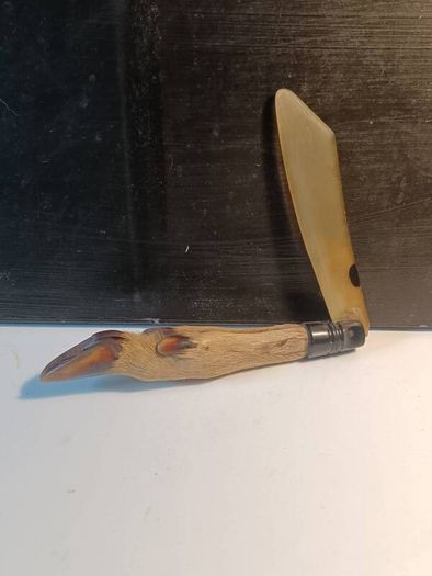 Mid Nineteenth Century Deer Hoof and Horn Page Turner