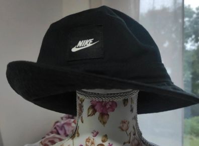 Nike bucket hat