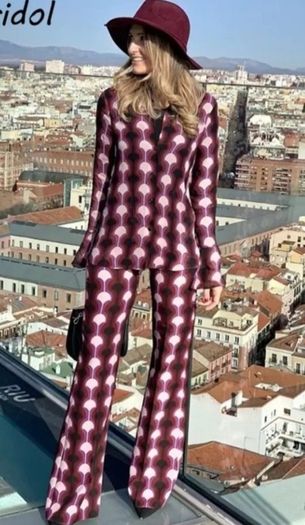 Amazing Zara Insta Famous Bloggers Limited Edition Pink Geo Print 3 Piece Suit, Blazer XL, Blouse XXL and Flare Trousers XL New with Tags