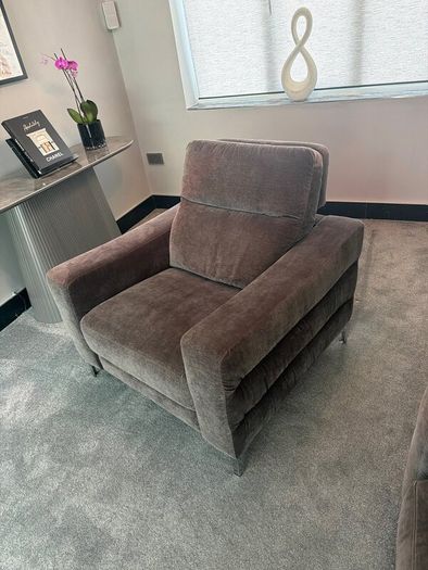 Sitting room suite. 3/4 seater recliner, and chair