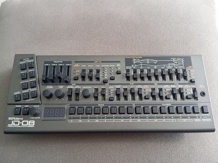 Roland JD 08