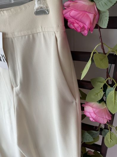 trousers Bnwt Zara cream barrel shape trousers size large