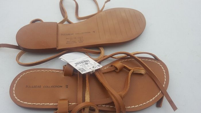 NEW Sandals 4/37
