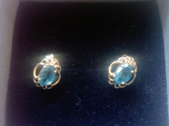 9ct gold topaz stud earrings