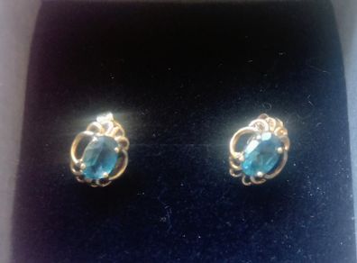 Solid 9ct gold topaz stud earrings