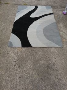 High quality 100% wool  rug, grey and black abstract design.