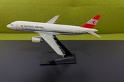 Austrian Airlines 1:200 scale model airplane, Airbus A320 aircraft, made by Wooster