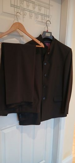 Black 2 piece mans Pierre Remon suit 42R