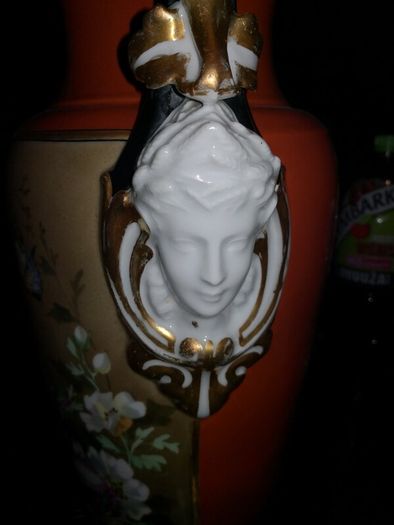 Exceptionally nice large vase with 2 Art Noveau heads