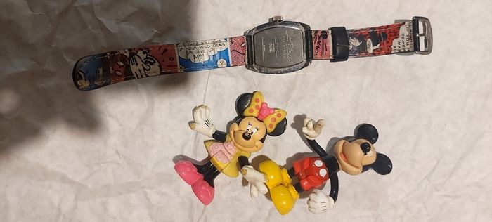 Minnie mouse ,walt disney vintage watch collection,plus 2 free used toys ,used condition, free shipping within Ireland, sold as is.